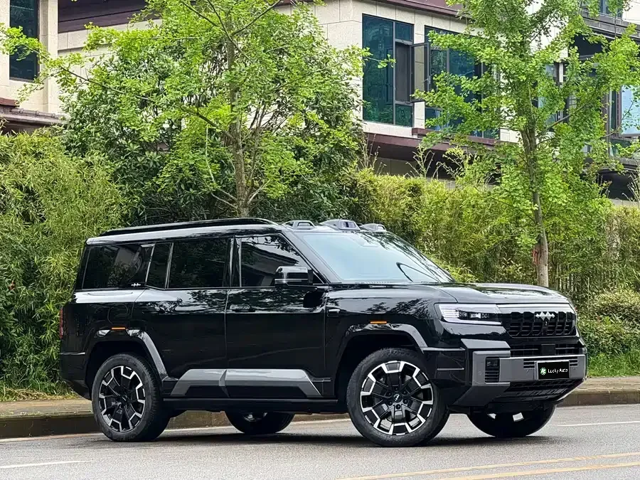 Fangchengbao Leopard 8 2025 7Seat black exterior